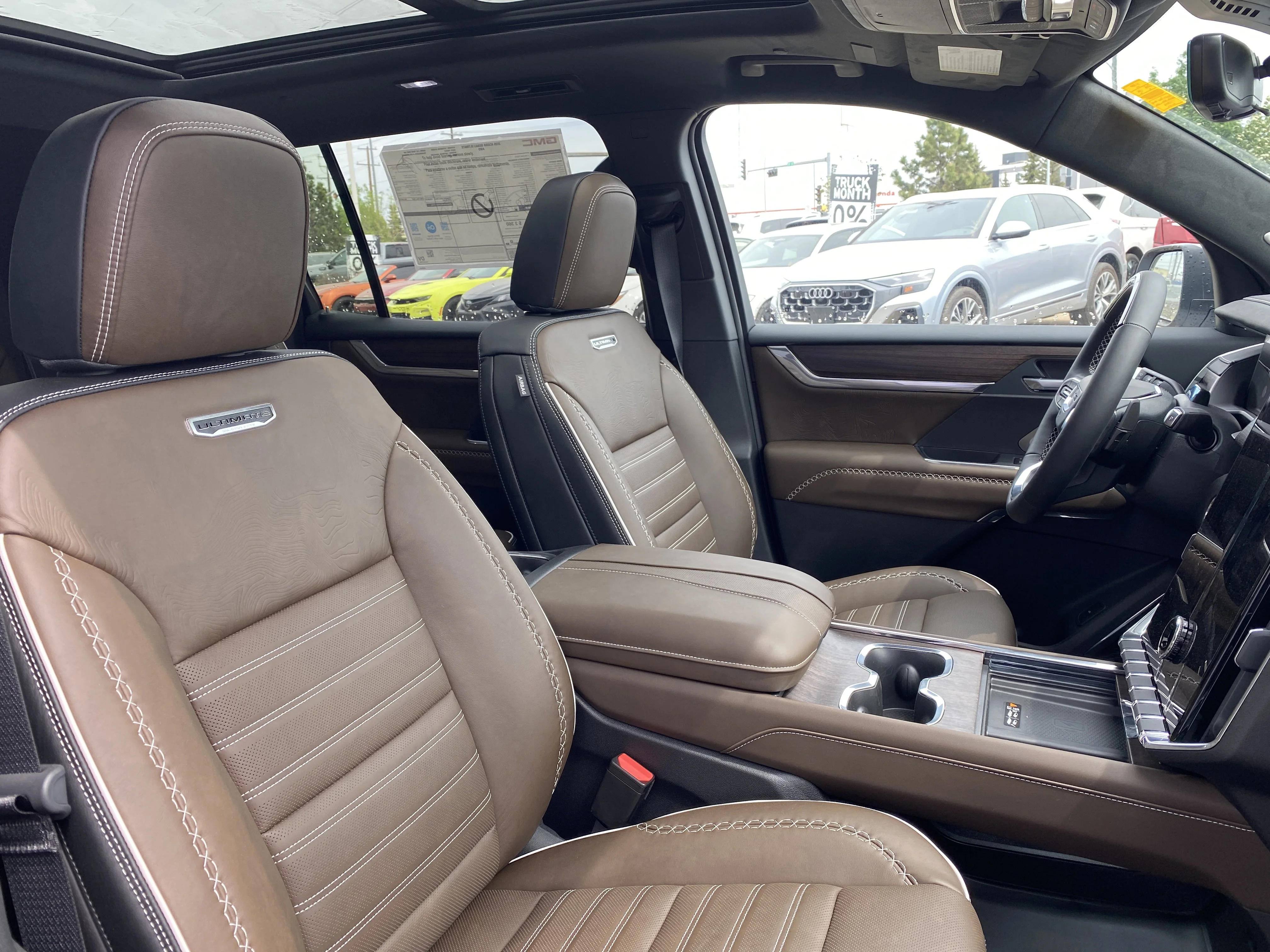 New 2026 GLACIER WHITE TRICOAT GMC Denali Ultimate image 31