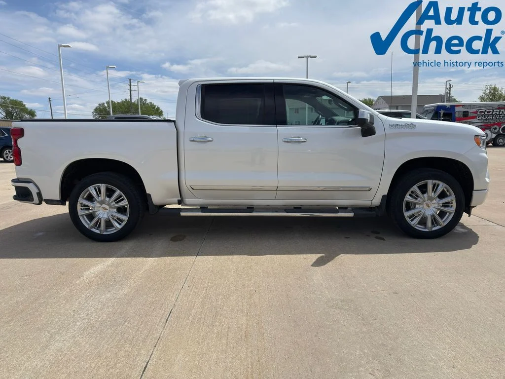 Used 2025 Beige Chevrolet High Country image 4
