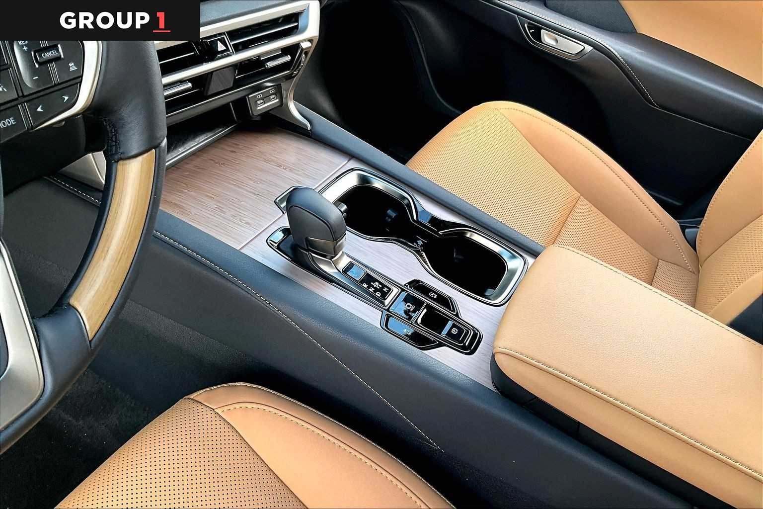 Used 2025 Nori Green Pearl Lexus Premium image 14