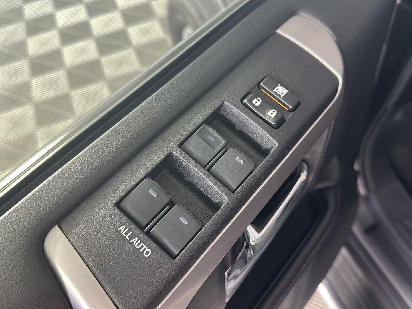 Used 2018 Magnetic Gray Metallic Toyota SR5 image 9