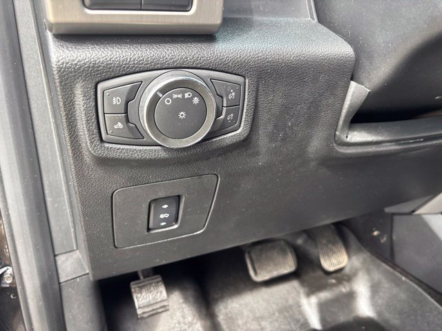 Used 2015 Tuxedo Black Metallic Ford Platinum image 19