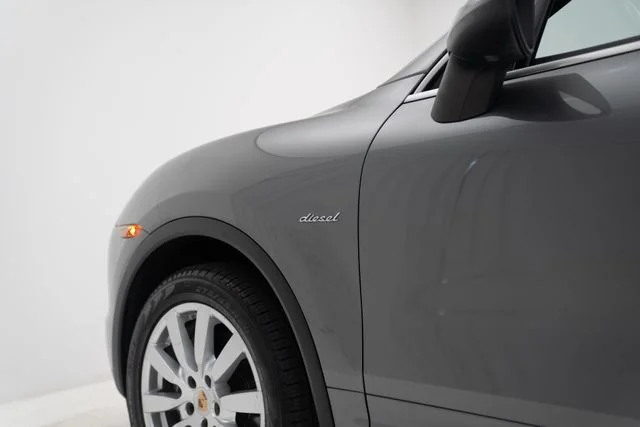 Used 2014  Porsche Diesel Platinum Edition image 46