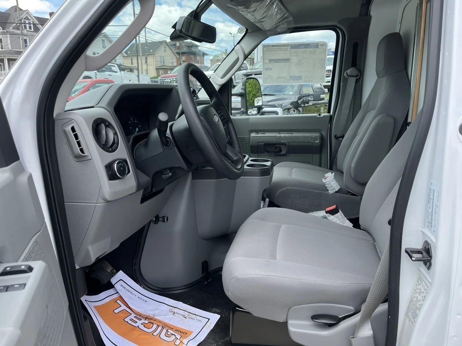 New 2027 Oxford White Ford E-350 SRW image 11