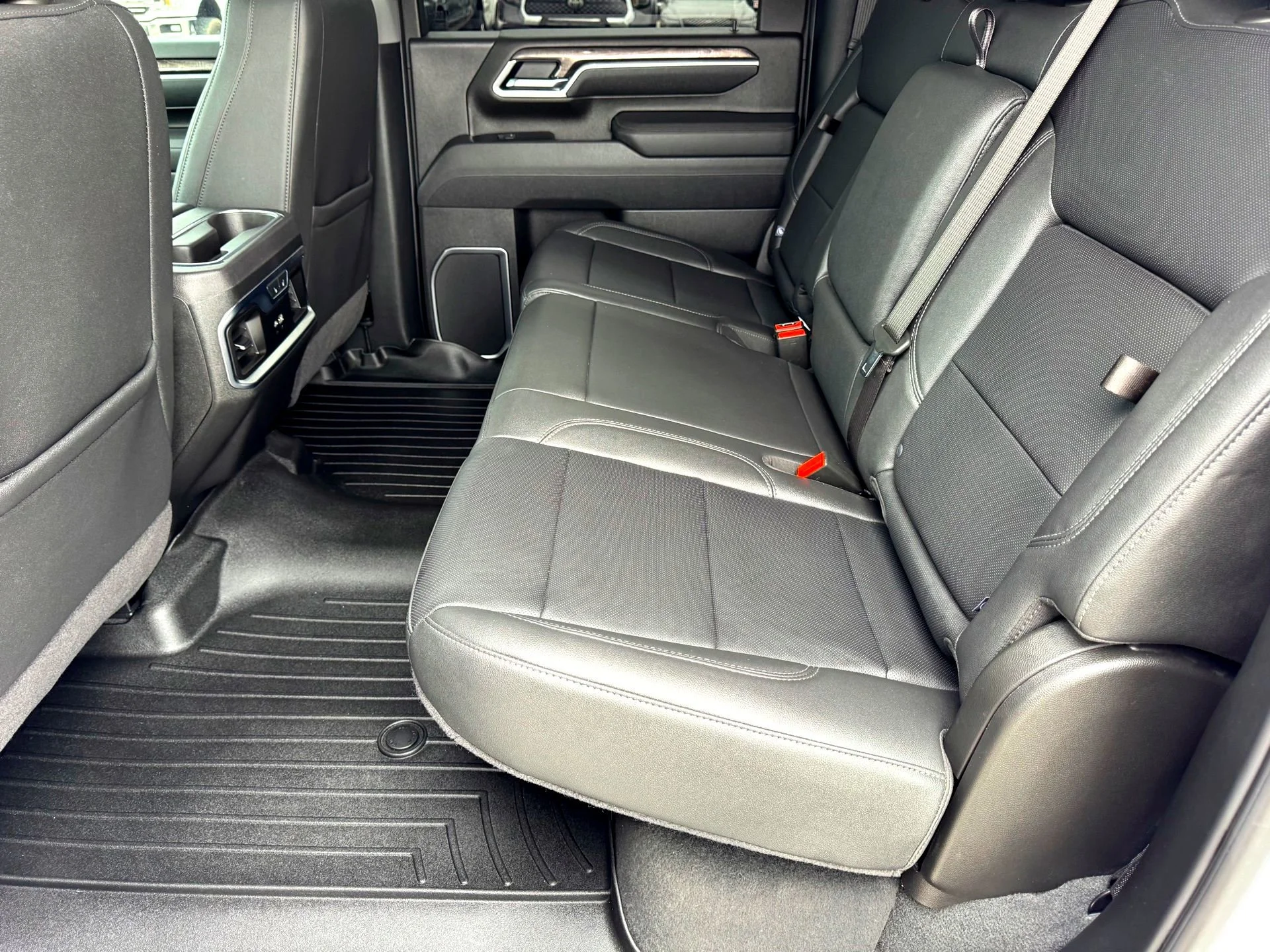 Used 2025 Summit White Chevrolet LTZ image 20