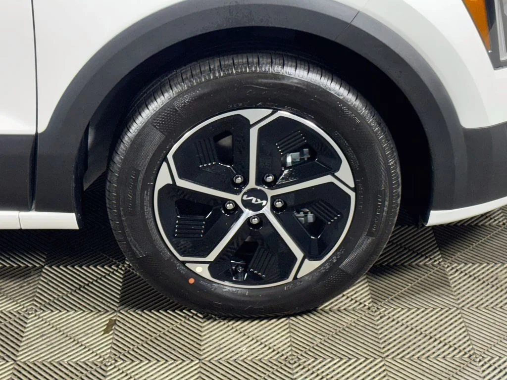 New 2026 Snow White Pearl Kia EX image 23