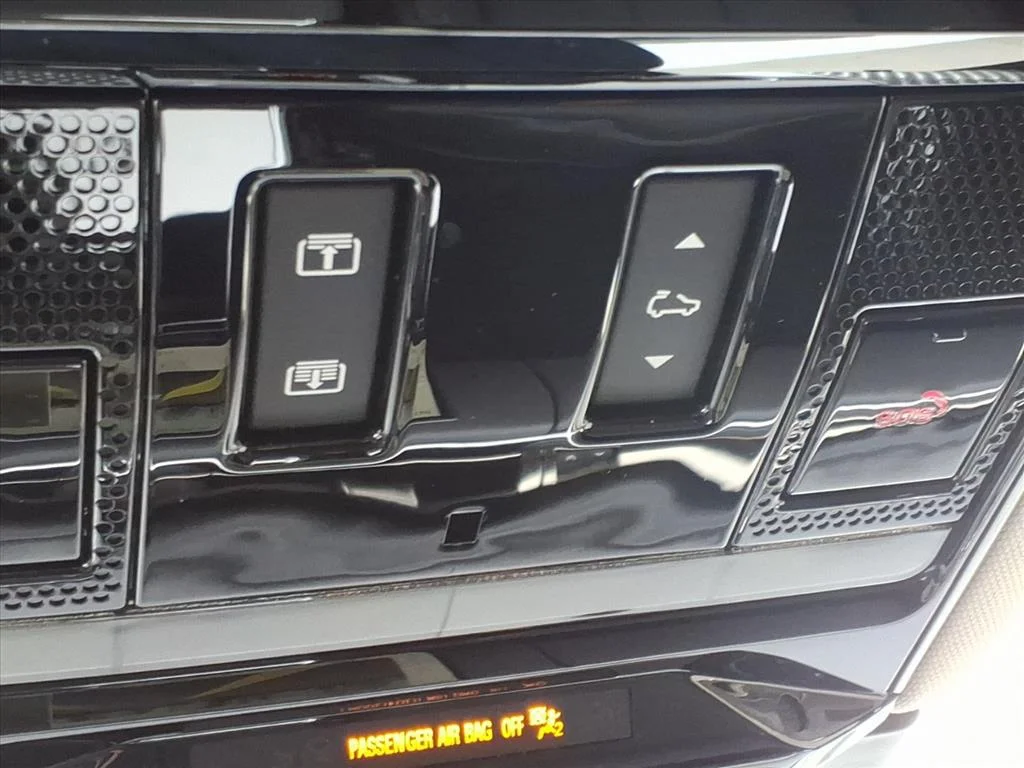 New 2025 Fuji White LAND ROVER SE image 19