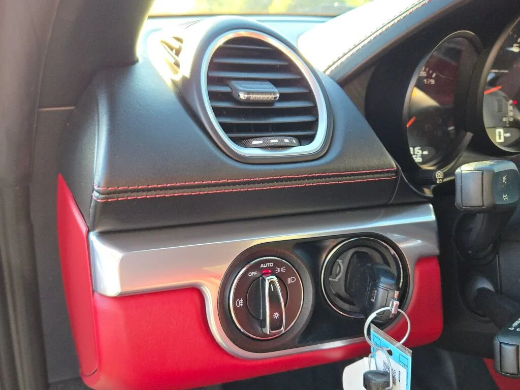 Used 2018 Black Porsche Base image 18