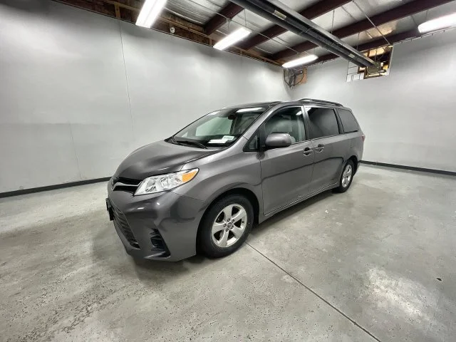 2018 Toyota Sienna LE