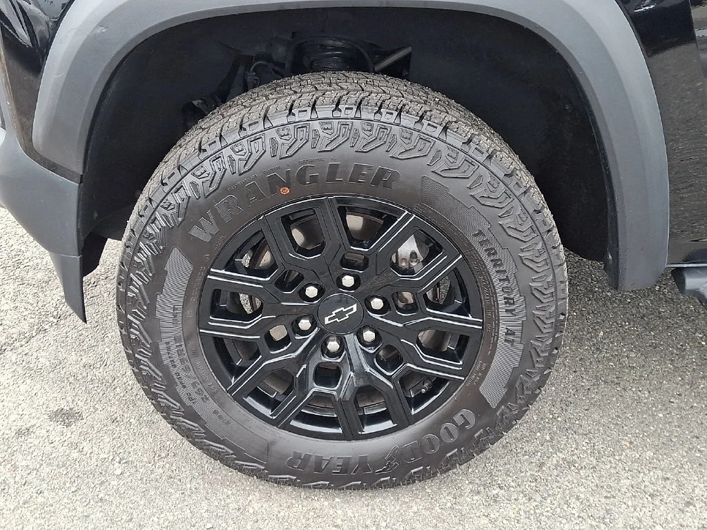 Used 2025 Black Chevrolet Trail Boss image 29