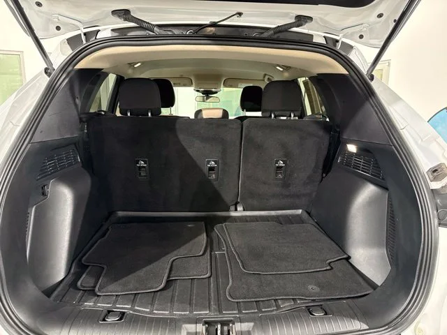 Used 2020 White Ford SE image 10