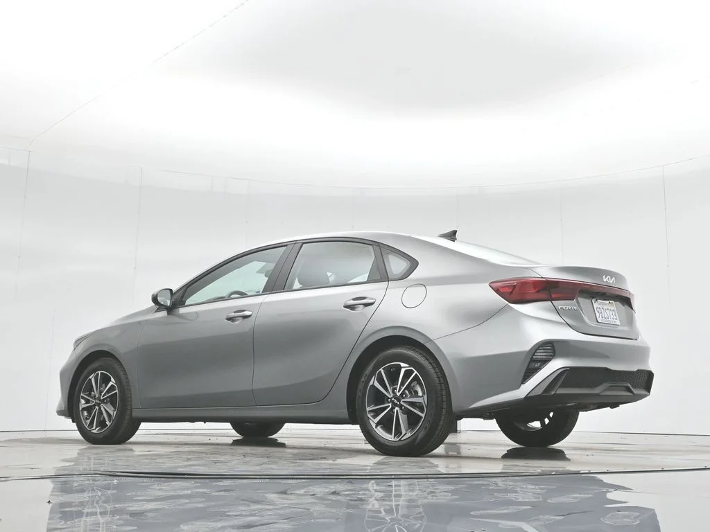 Used 2022 Gray Kia LXS image 4