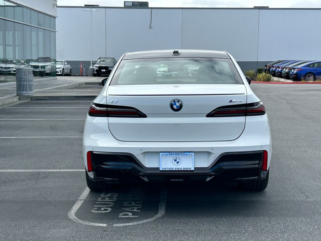 New 2026 Alpine White BMW M70 image 4