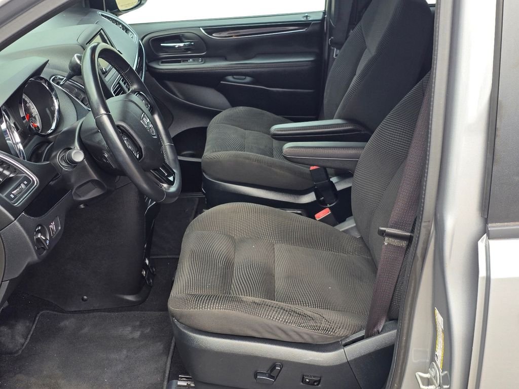 Used 2020 Silver Dodge SE Plus image 15