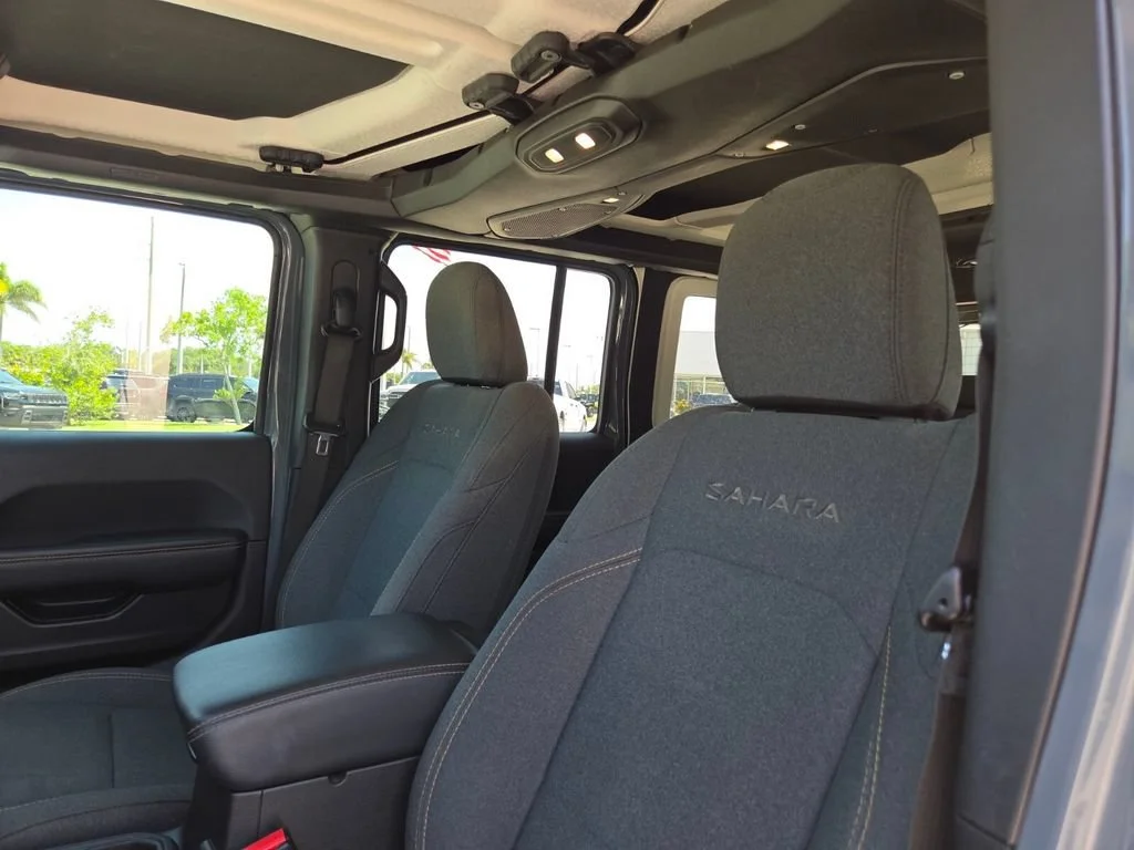 Used 2024 Anvil Clear Coat Jeep Sahara image 27