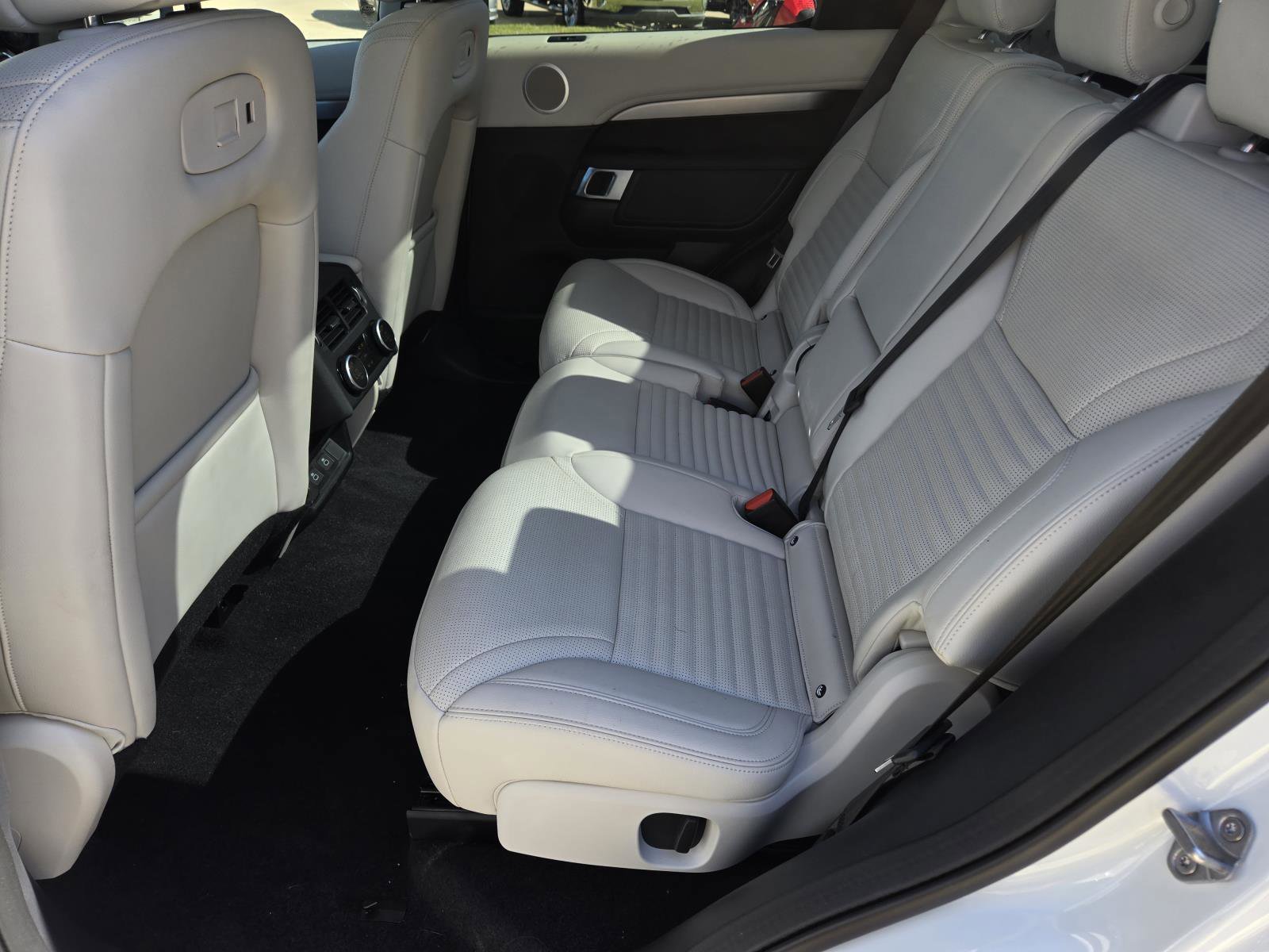 Used 2025 Fuji White Land Rover Dynamic SE image 31
