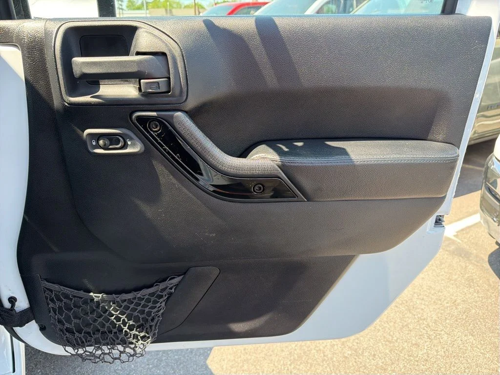Used 2014 White Jeep Unlimited Sahara image 26