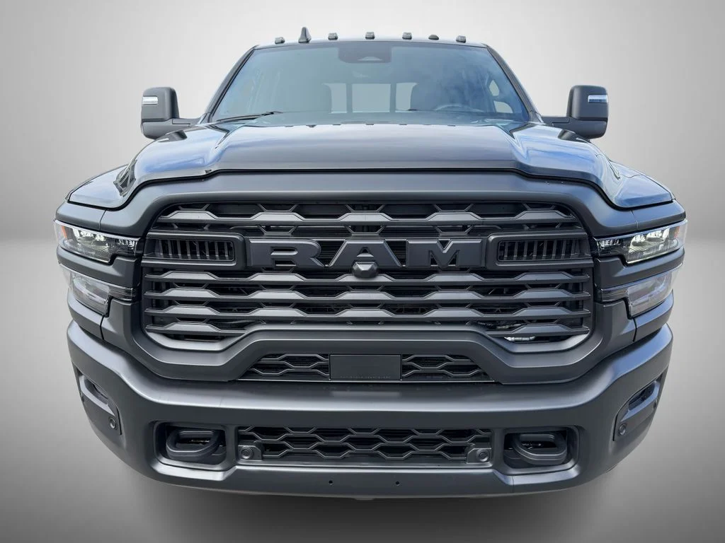 New 2026 Diamond Black Crystal Pearl-Coat Exterior Paint RAM Tradesman image 7