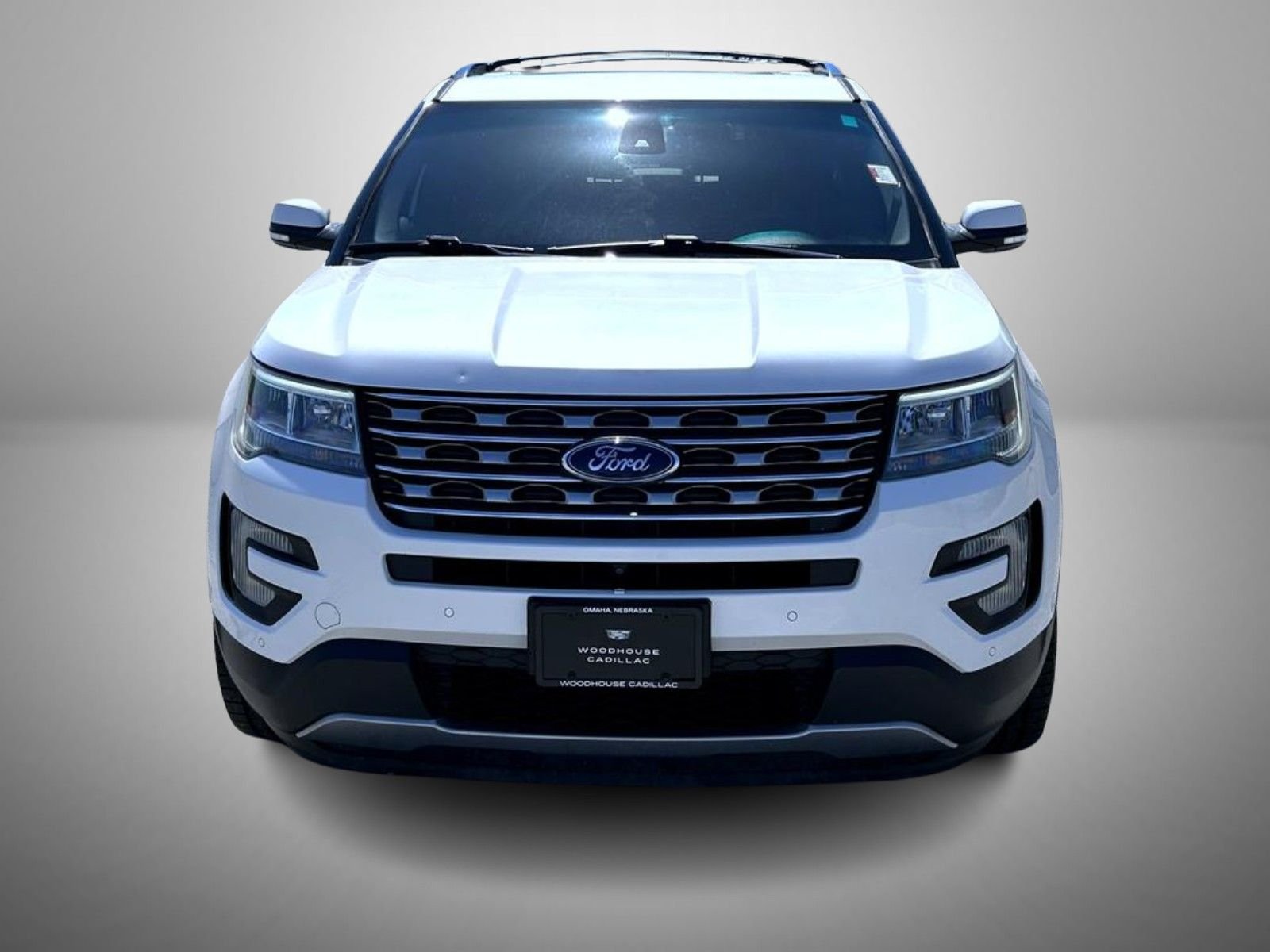 Used 2016 White Ford Limited image 2