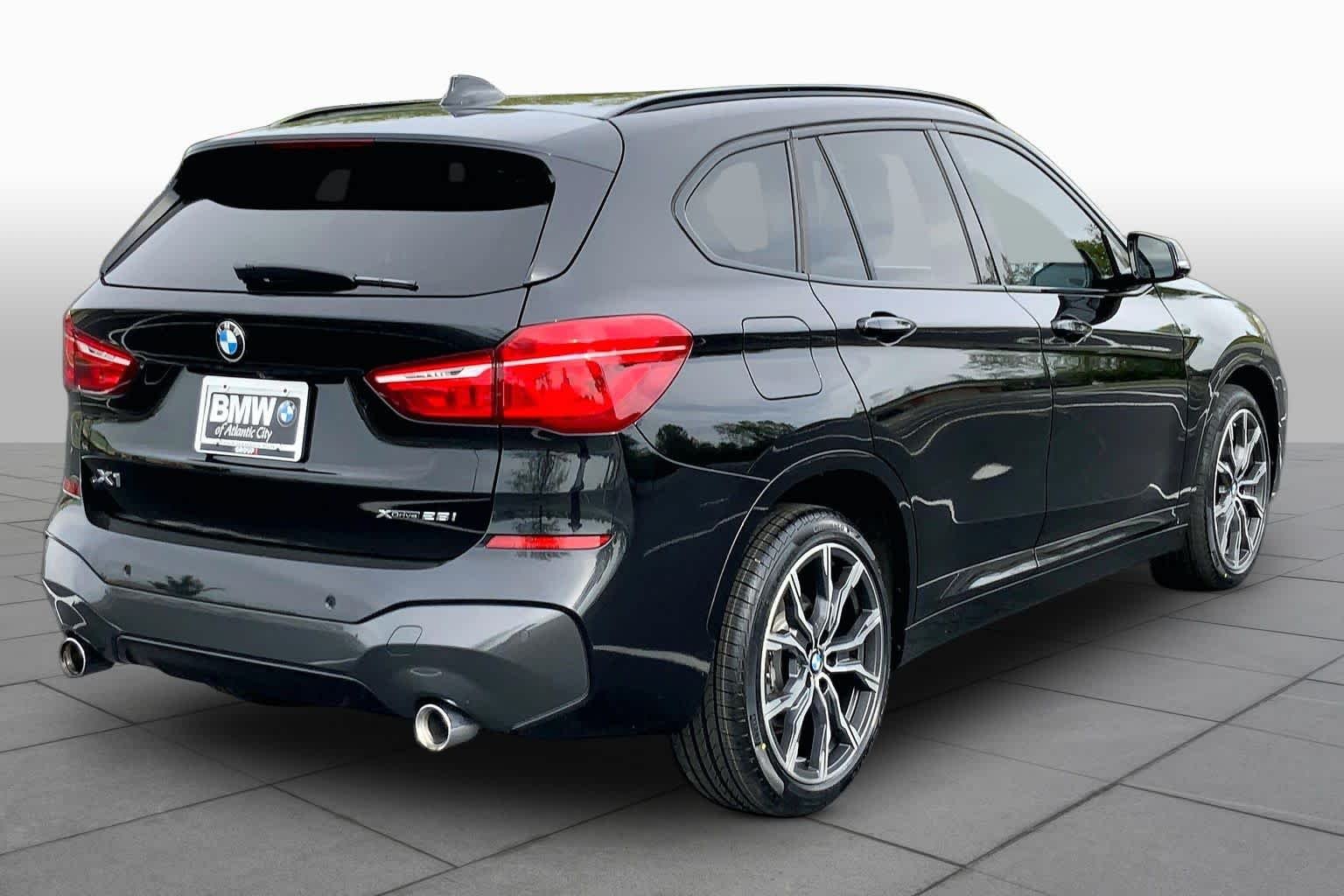 Used 2021 Black Sapphire Metallic BMW xDrive28i image 12