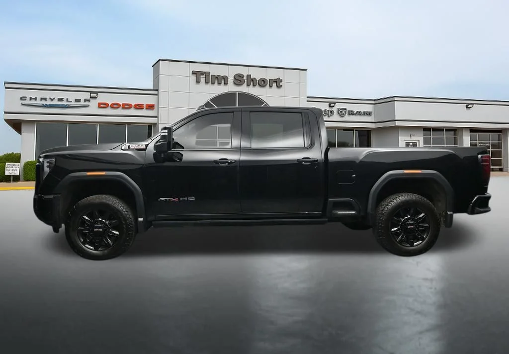 Used 2024  GMC AT4 image 2