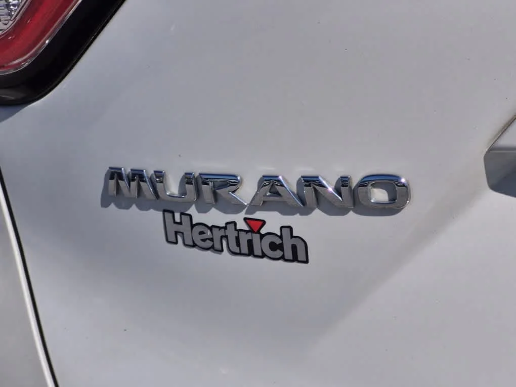 Used 2017 Pearl White Nissan SL image 21