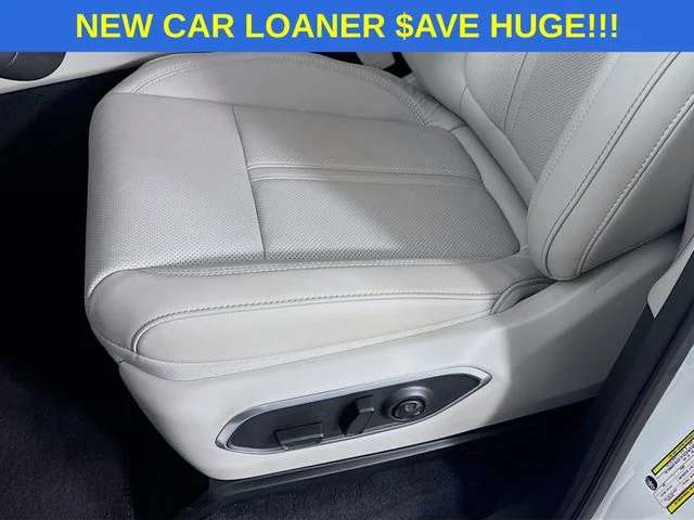New 2026 Bright White Clear-Coat Exterior Paint Jeep Grand Wagoneer image 20