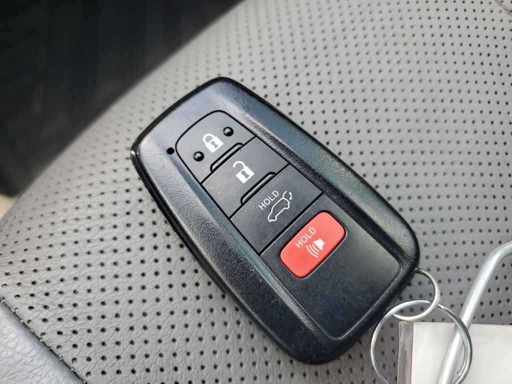 Used 2022  Toyota Platinum image 29