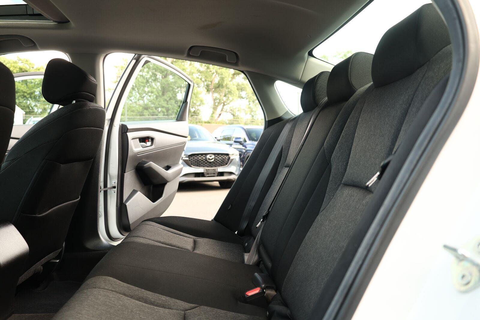 Used 2024 Platinum White Pearl Honda EX image 17