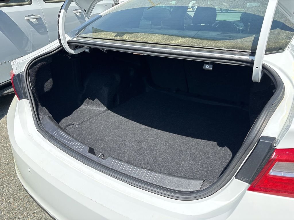 Used 2024 White Chevrolet LT image 26