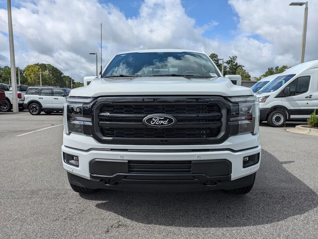 New 2026 Oxford White Ford Lariat image 9