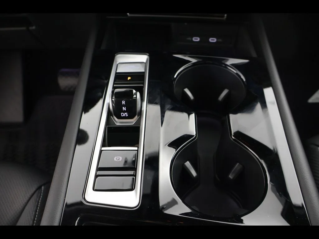New 2026 Black Volkswagen 2.0T SE w/Technology image 12