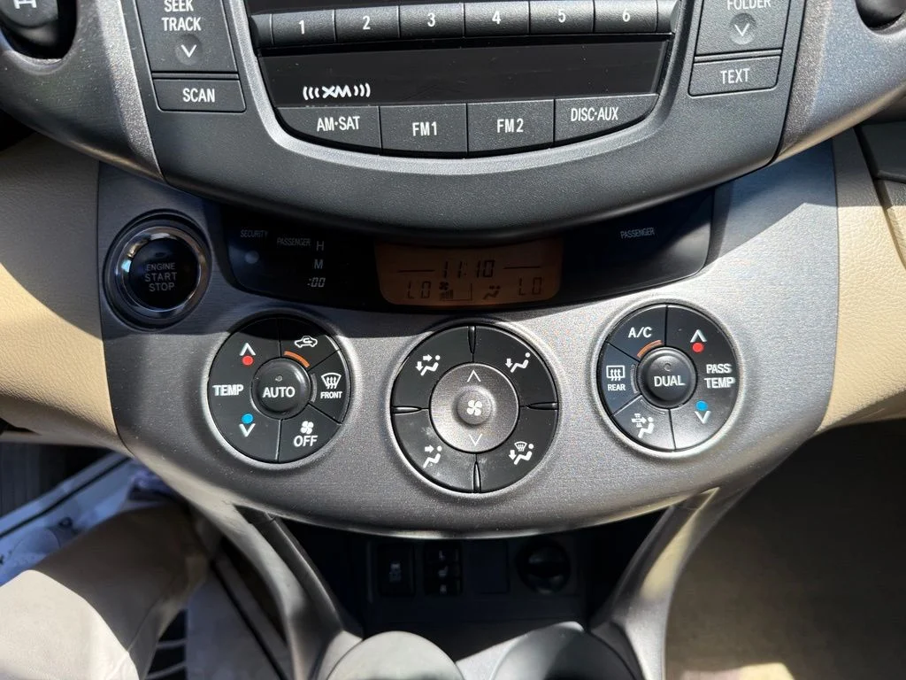 Used 2009  Toyota Limited image 20