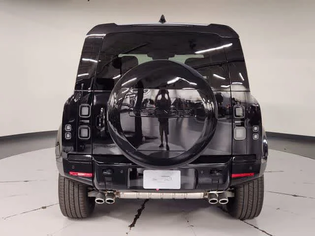 2026 Land Rover Defender V8 - Photo 10