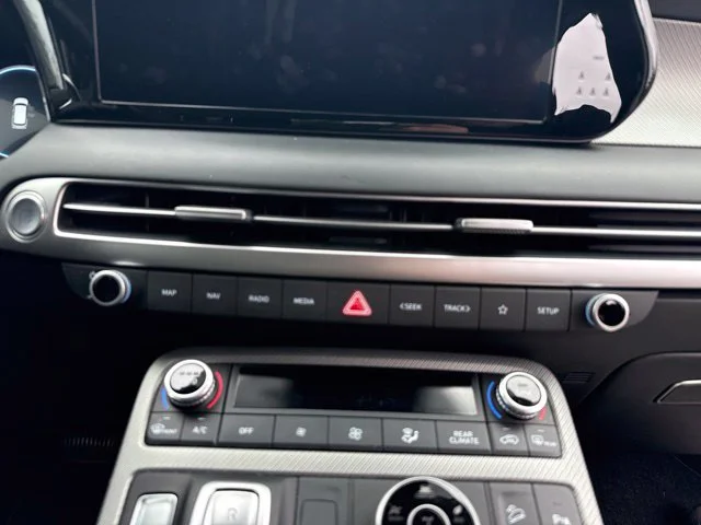 Used 2025 Silver Hyundai SEL Premium image 17