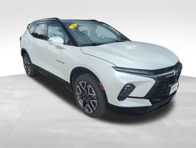 Used 2024 Iridescent Pearl Tricoat Chevrolet RS image 9