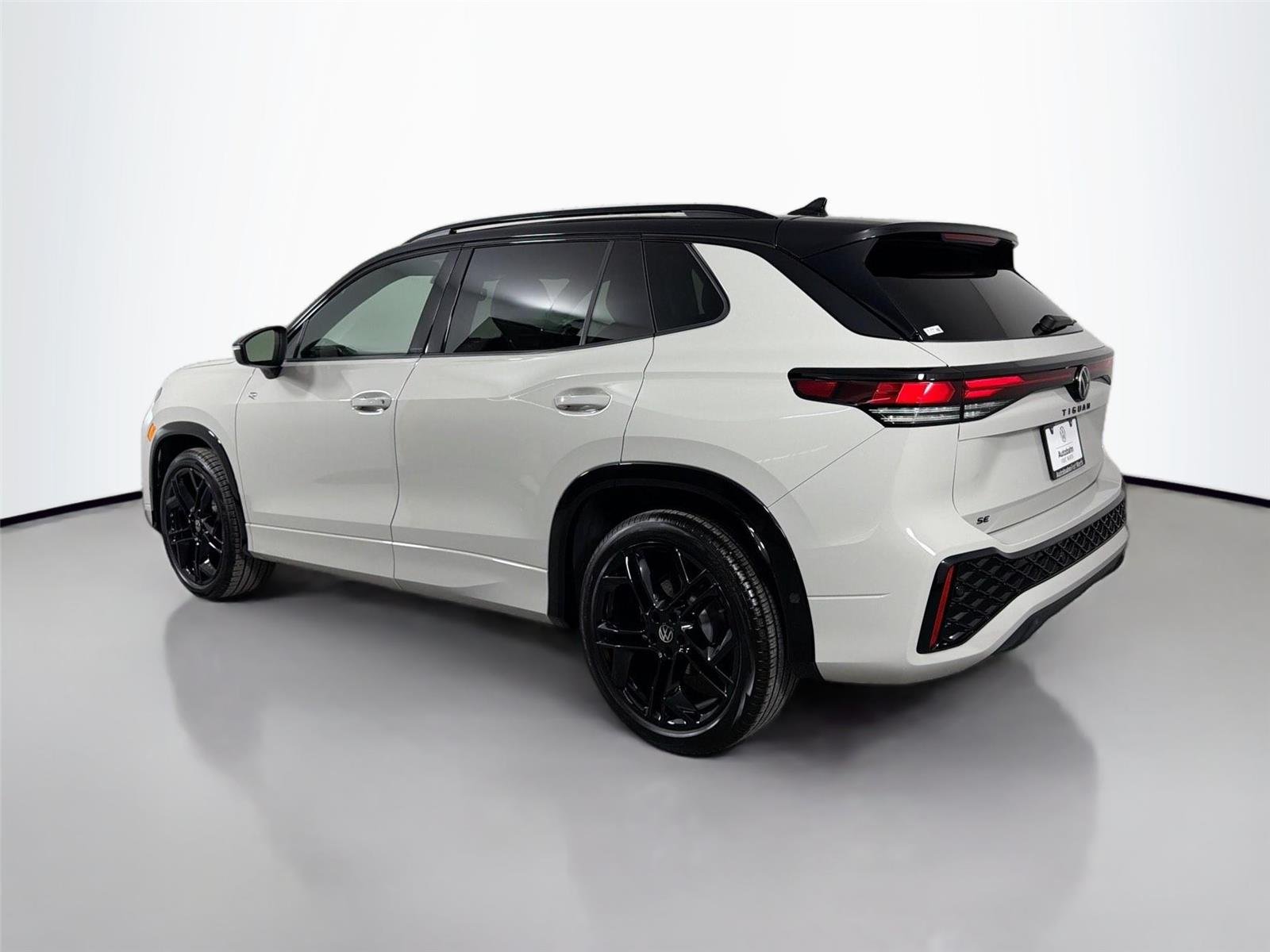 New 2026 Sandstone w/Deep Black Roof Volkswagen SE R-Line Black image 7