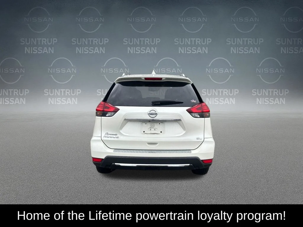 Used 2017 White Nissan SL image 4