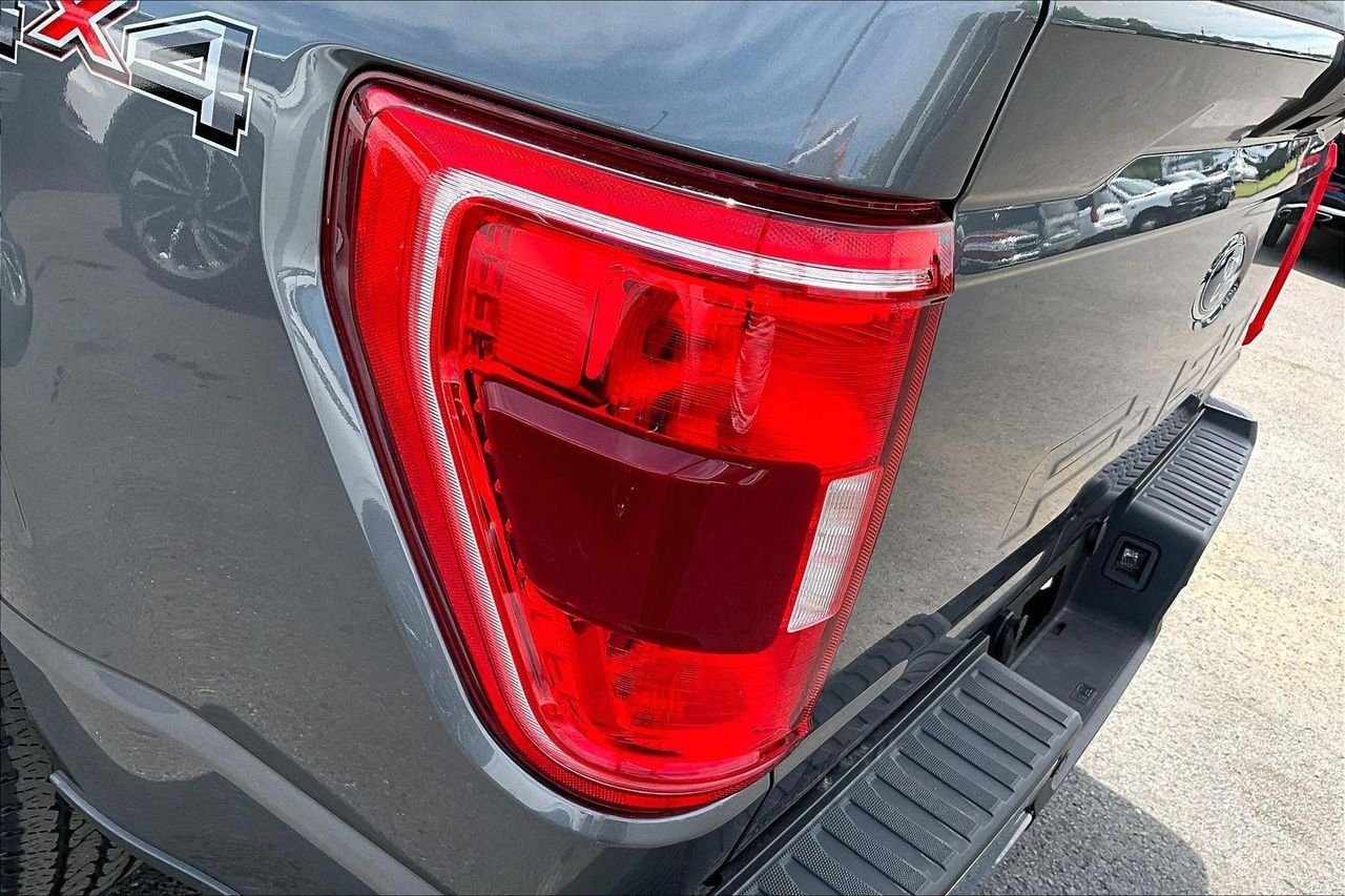 Used 2023 CARBONIZED GRAY METALLIC Ford XLT image 26