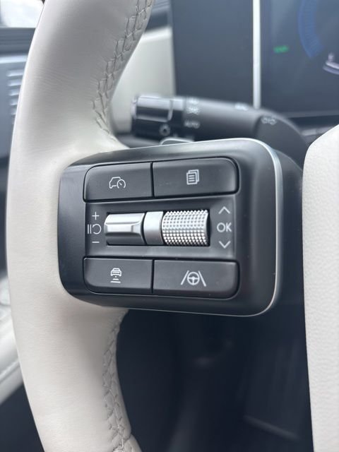 Used 2024 Silver Hyundai SEL image 14