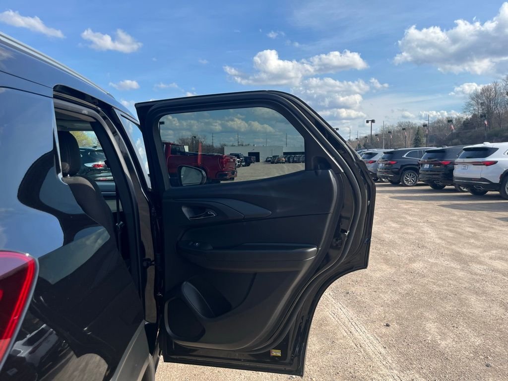 Used 2025 Black Metallic Chevrolet LT image 29