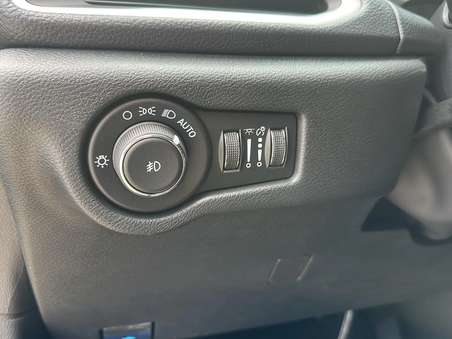 2026 Chrysler Pacifica Select - Photo 13