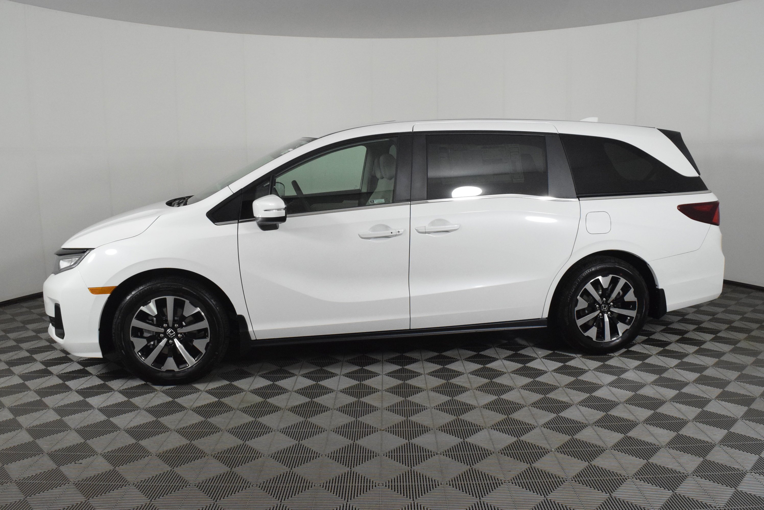 New 2026 Platinum White Pearl Honda EX-L image 9