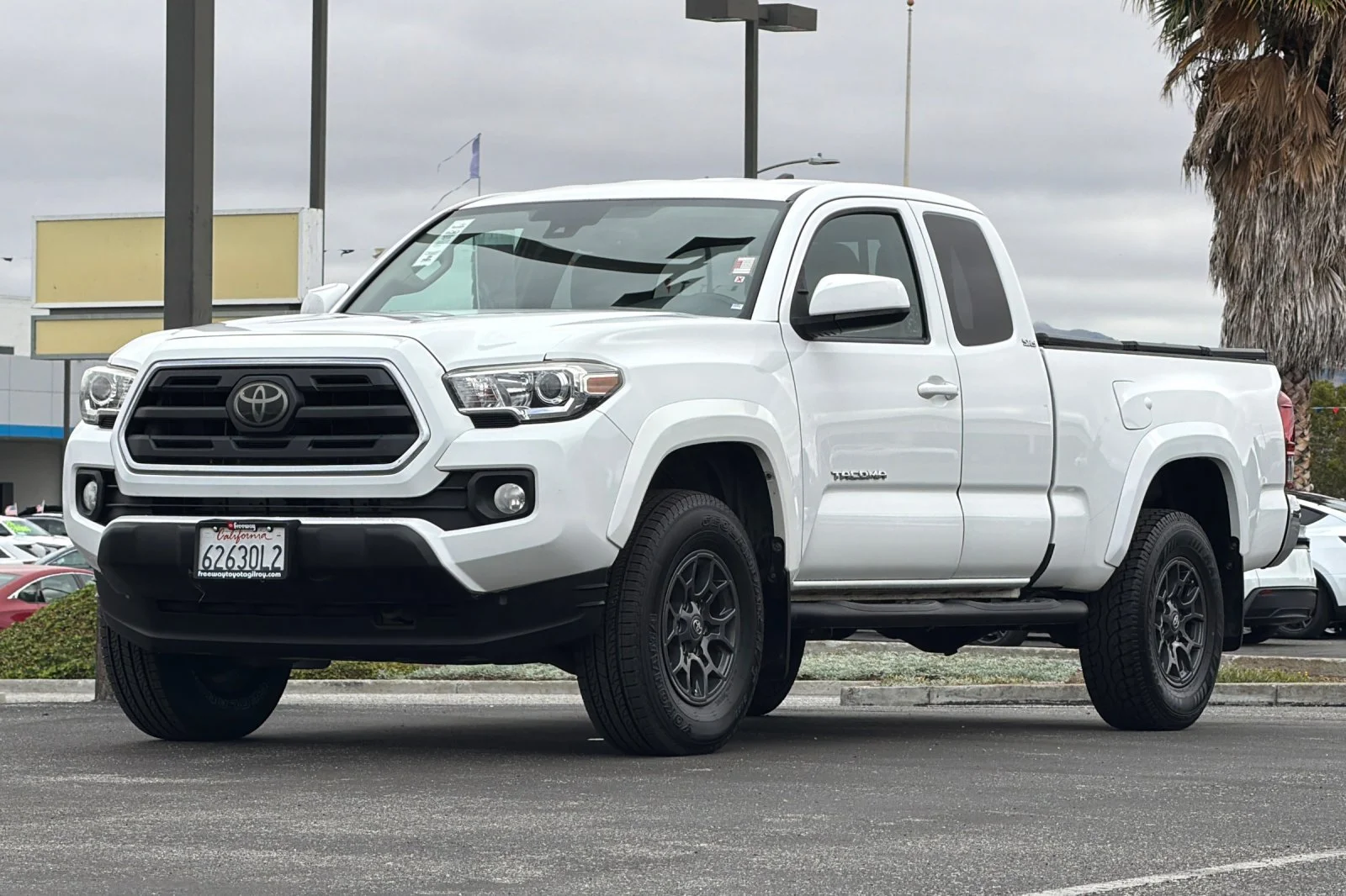 Used 2018 White Toyota SR5 image 9