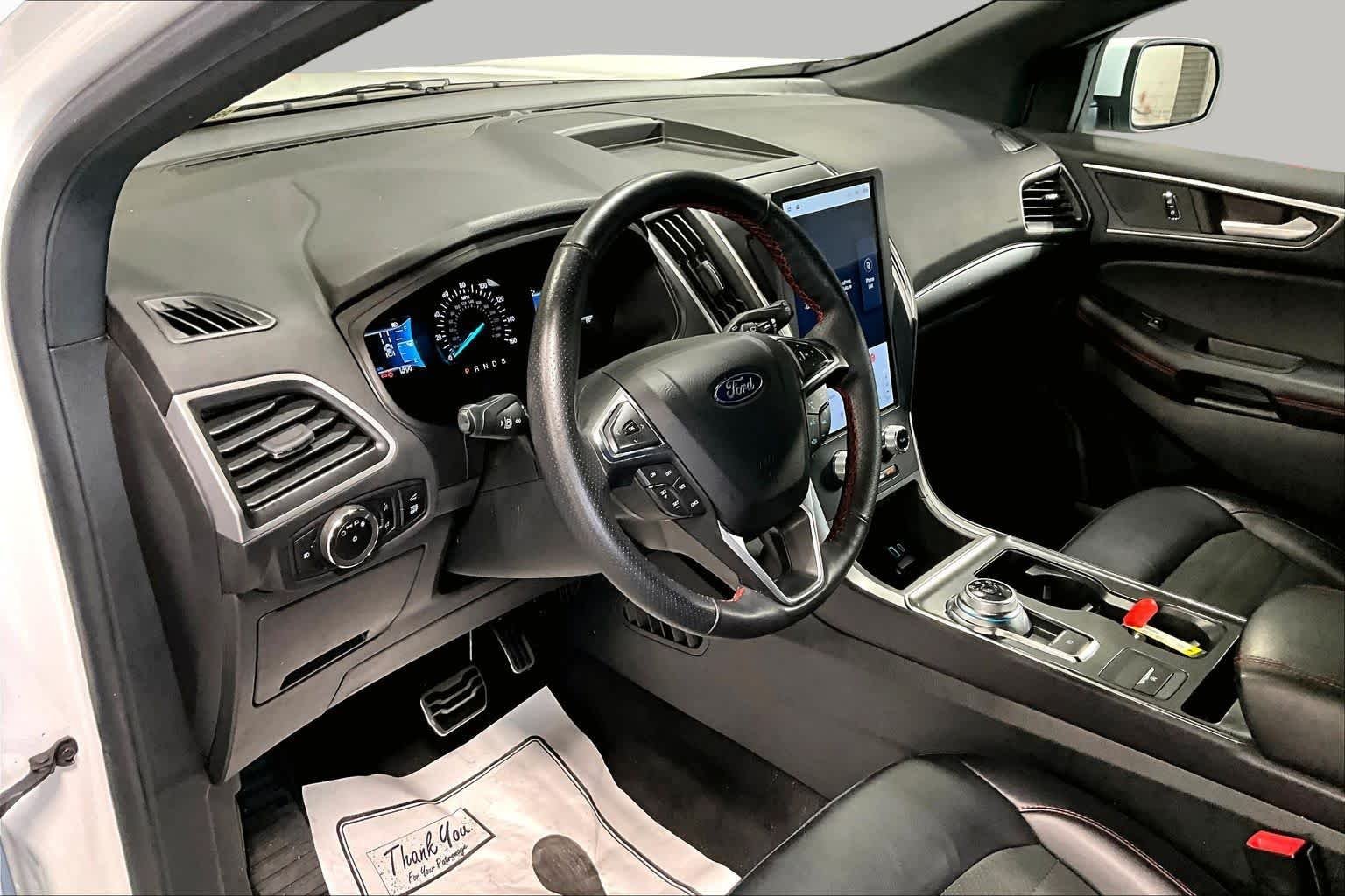 Used 2023 Star White Metallic Tri-Coat Ford ST-Line image 17