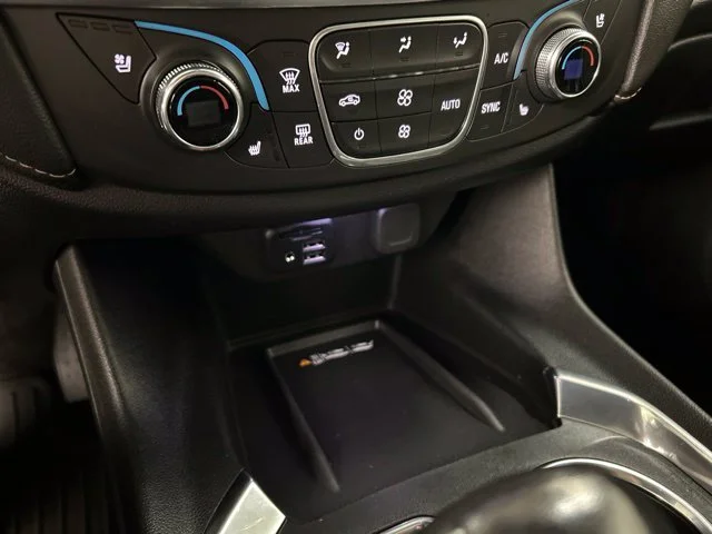 Used 2022 White Chevrolet Premier image 19