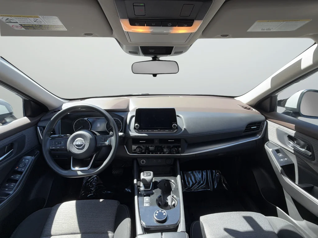 Used 2023 Silver Nissan SV image 9