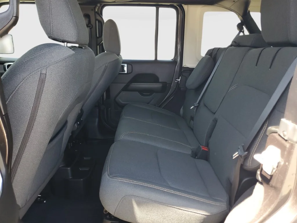 Used 2025 Gray Jeep Sahara 4xe image 14