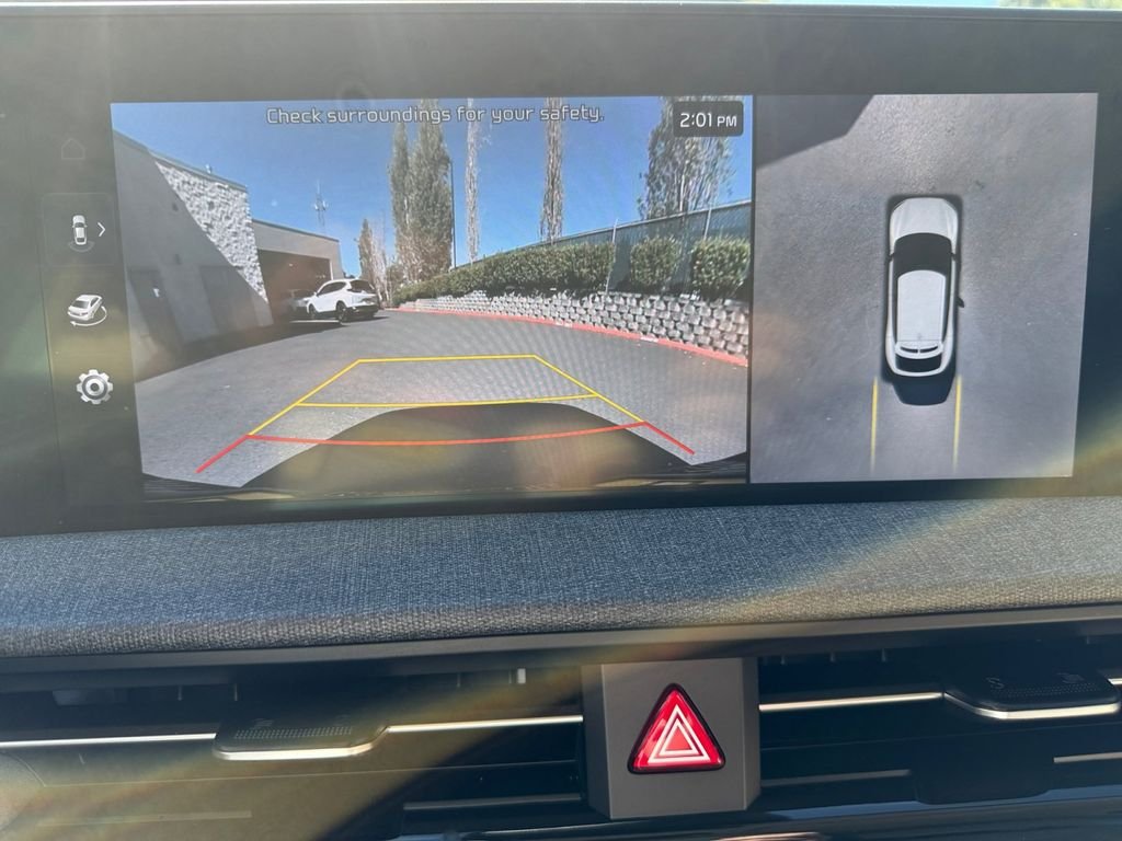 Used 2023 Black Kia Wind image 15