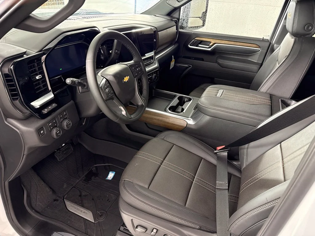 New 2026 Summit White Chevrolet High Country image 37