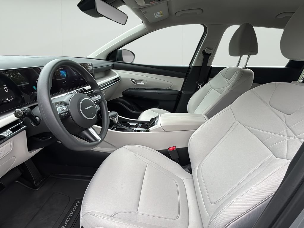 2025 Hyundai Tucson SE - Photo 14